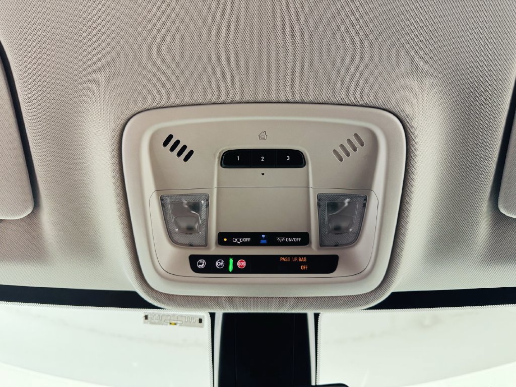 Used 2019 Chevrolet Traverse Premier w/ Driver Confidence II Package FWD image 22