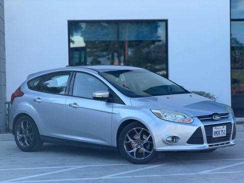 Used 2014 Ford Focus SE w/ Equipment Group 201A FWD image 5