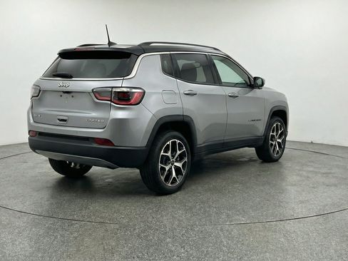 Used 2025 Jeep Compass Limited AWD/4WD image 9
