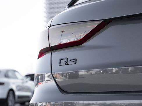 Certified 2025 Audi Q3 2.0T Premium w/ Convenience Package image 29