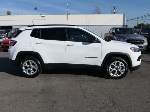 Used 2025 Jeep Compass Latitude w/ Sun & Sound Group image 3