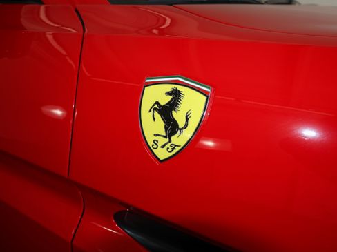 Used 2019 Ferrari Portofino RWD image 42