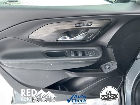 Used 2024 GMC Terrain SLT image 22