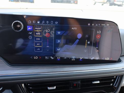 New 2025 Chevrolet Suburban Premier image 12