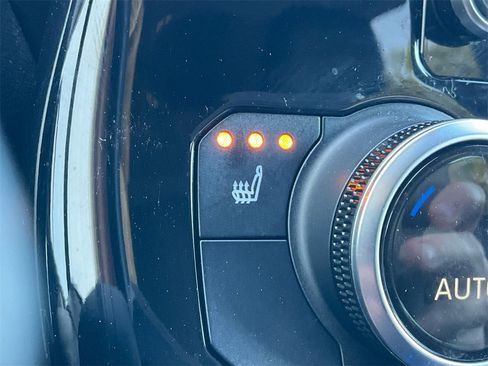 Used 2021 Toyota Highlander XLE image 26