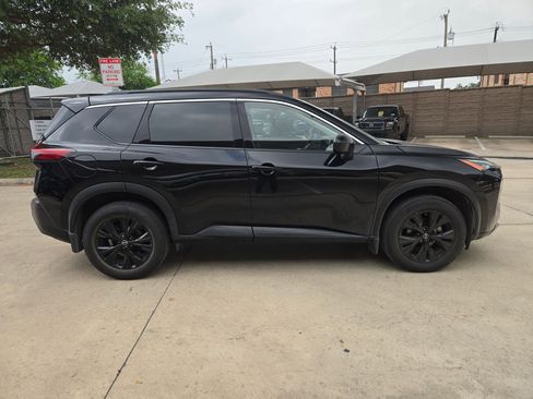 Used 2023 Nissan Rogue SV w/ SV Premium B Package FWD image 2