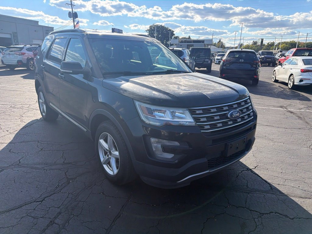 Used 2017 Ford Explorer XLT AWD/4WD image 4