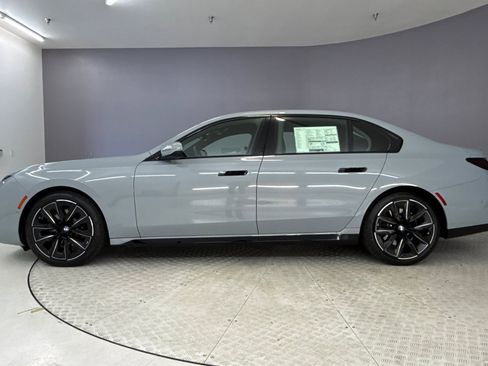 New 2026 BMW 740i w/ Premium Package image 2