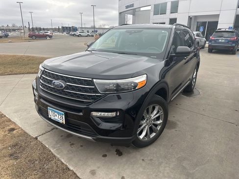 Used 2020 Ford Explorer XLT w/ Equipment Group 202A image 11