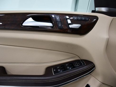 Used 2019 Mercedes-Benz GLS 550 4MATIC image 17