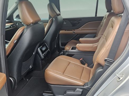 Used 2022 Lincoln Aviator Reserve w/ Equipment Group 201A RWD image 11