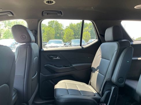 Used 2023 Chevrolet Traverse LT FWD image 21