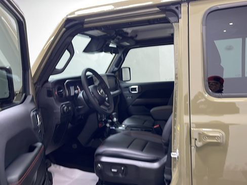 Used 2026 Jeep Gladiator Rubicon w/ Steel Power Dome Hood Package AWD/4WD image 2