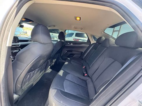 Used 2022 Kia K5 LXS FWD image 2