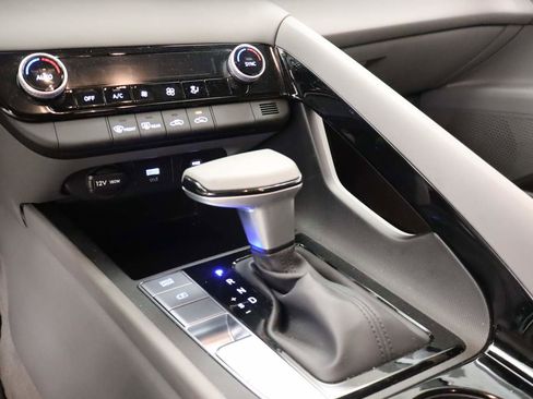 Used 2025 Hyundai Elantra Blue image 9