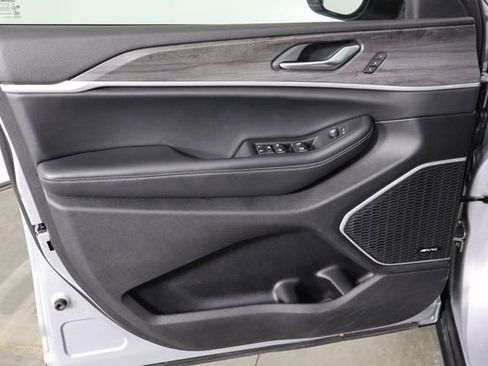 Used 2021 Jeep Grand Cherokee L Limited image 22