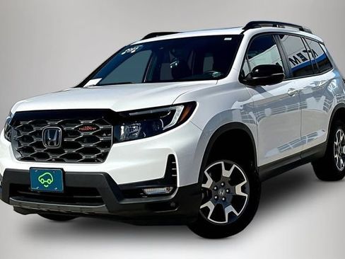 Used 2023 Honda Passport TrailSport image 3