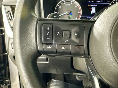 Used 2021 Nissan Rogue S FWD image 17