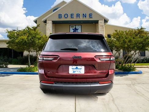 Used 2024 Jeep Grand Cherokee L Limited w/ Black Appearance Package image 4