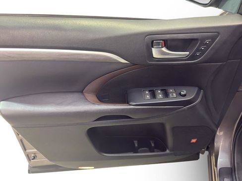 Used 2017 Toyota Highlander Limited image 14