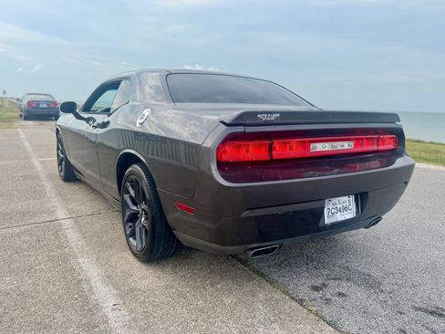Used 2013 Dodge Challenger SXT RWD image 7