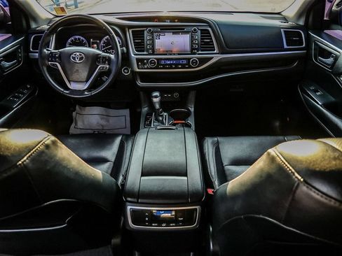 Used 2019 Toyota Highlander Limited w/ Carpet Mat Package (TMS) AWD/4WD image 30