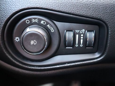 Used 2018 Jeep Renegade Limited w/ UConnect 8.4 Nav Group image 29