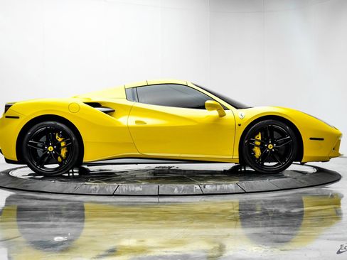 Used 2017 Ferrari 488 Spider image 28
