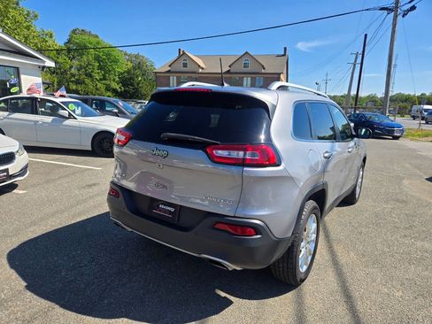 Used 2016 Jeep Cherokee Limited w/ Luxury Group AWD/4WD image 6