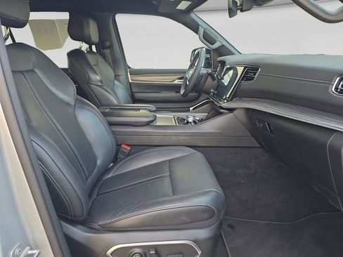 Used 2024 Jeep Wagoneer Series III image 17