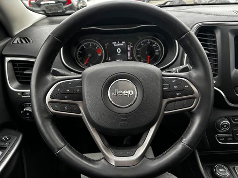 Used 2020 Jeep Cherokee Latitude Plus w/ Comfort/Convenience Group AWD/4WD image 13