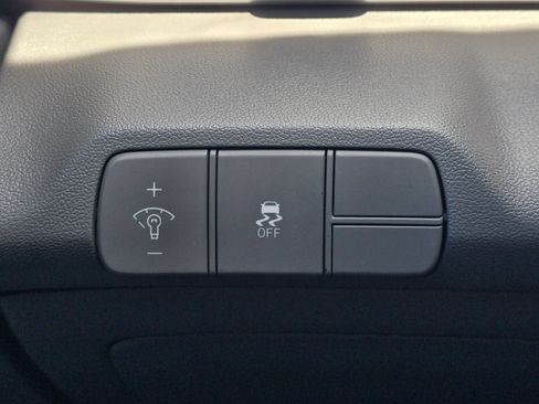 Certified 2025 Hyundai Elantra Sport image 22