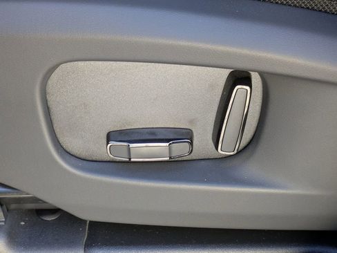 New 2026 Land Rover Defender 110 OCTA image 19