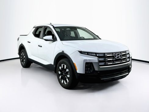 Used 2025 Hyundai Santa Cruz SE AWD/4WD image 3
