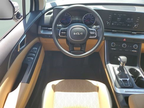Used 2024 Kia Carnival LX FWD image 12