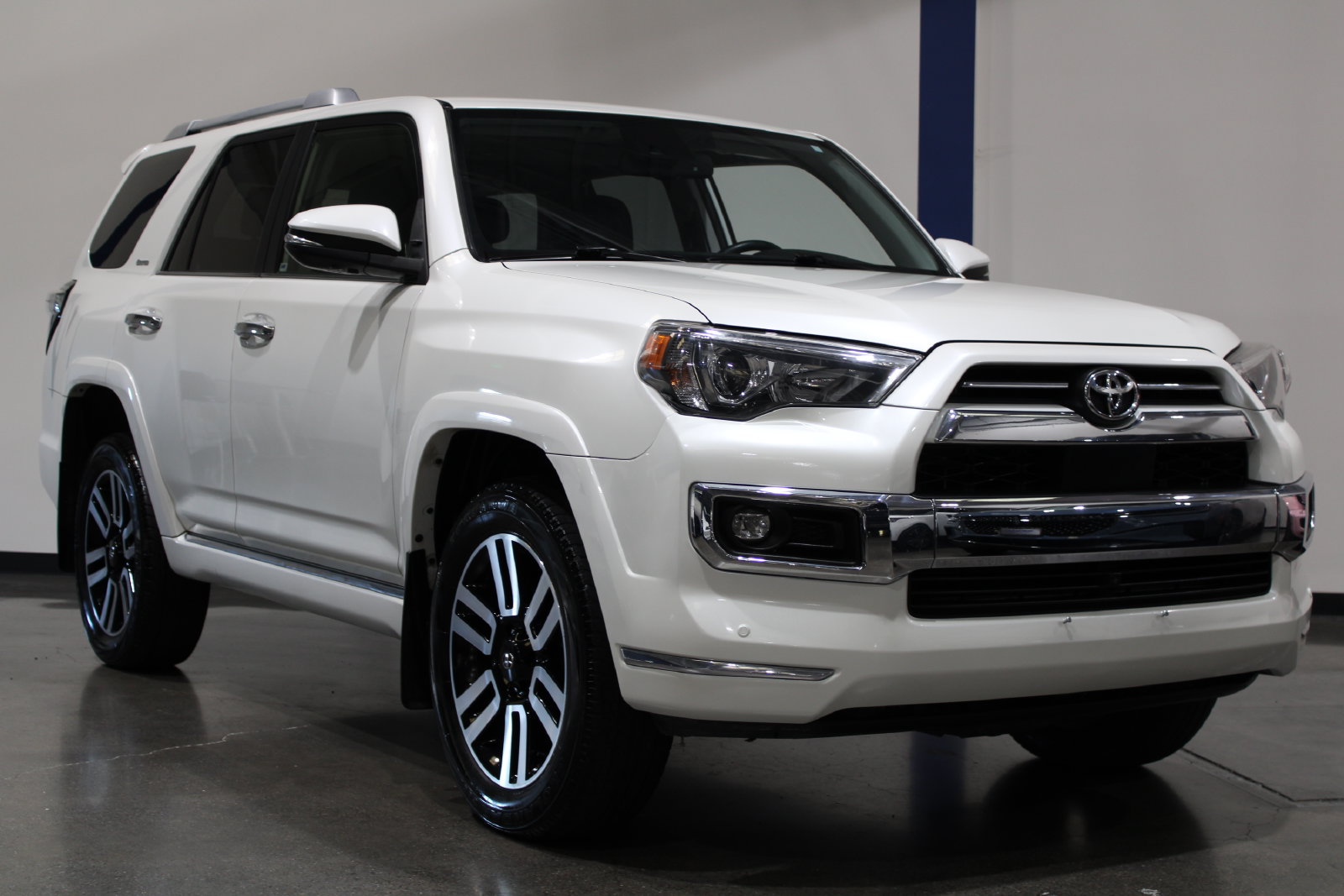 Used 2023 Toyota 4Runner Limited AWD/4WD image 3