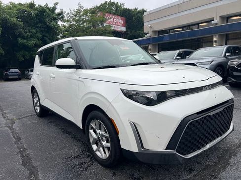 Certified 2023 Kia Soul LX w/ LX Technology Package FWD image 7