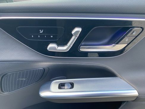 Used 2025 Mercedes-Benz GLC 300 image 12
