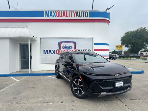 Used 2024 Chevrolet Equinox EV LT w/ LPO, Trailering Package FWD image 22