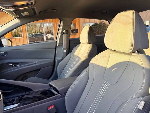 Used 2023 Hyundai Elantra SEL FWD image 9