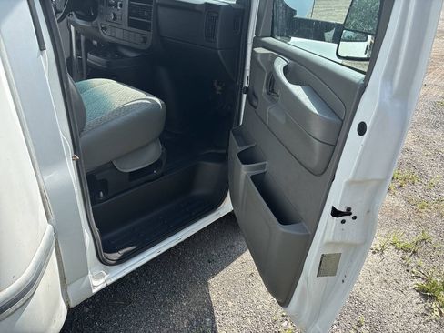 Used 2014 Chevrolet Express 3500 Extended RWD image 20