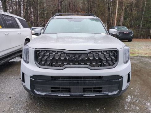 Used 2025 Kia Telluride AWD image 3