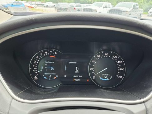 Used 2017 Lincoln MKX Select w/ Select Plus Package FWD image 22