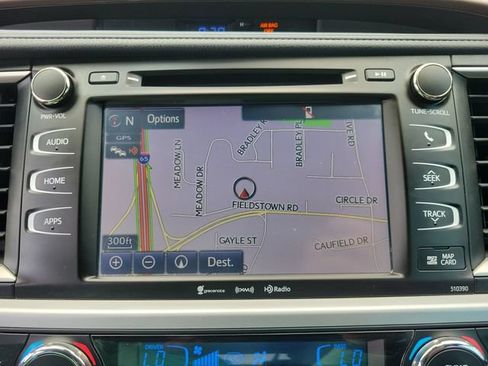Used 2019 Toyota Highlander XLE FWD image 29
