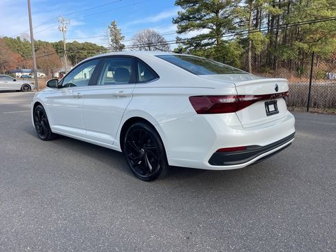 Used 2025 Volkswagen Jetta SE image 11