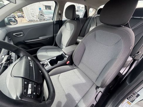 Used 2025 Kia K4 LXS image 37