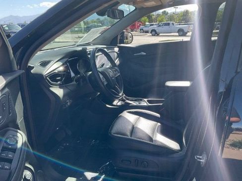 Used 2022 Buick Encore GX Essence w/ Experience Buick Package FWD image 17