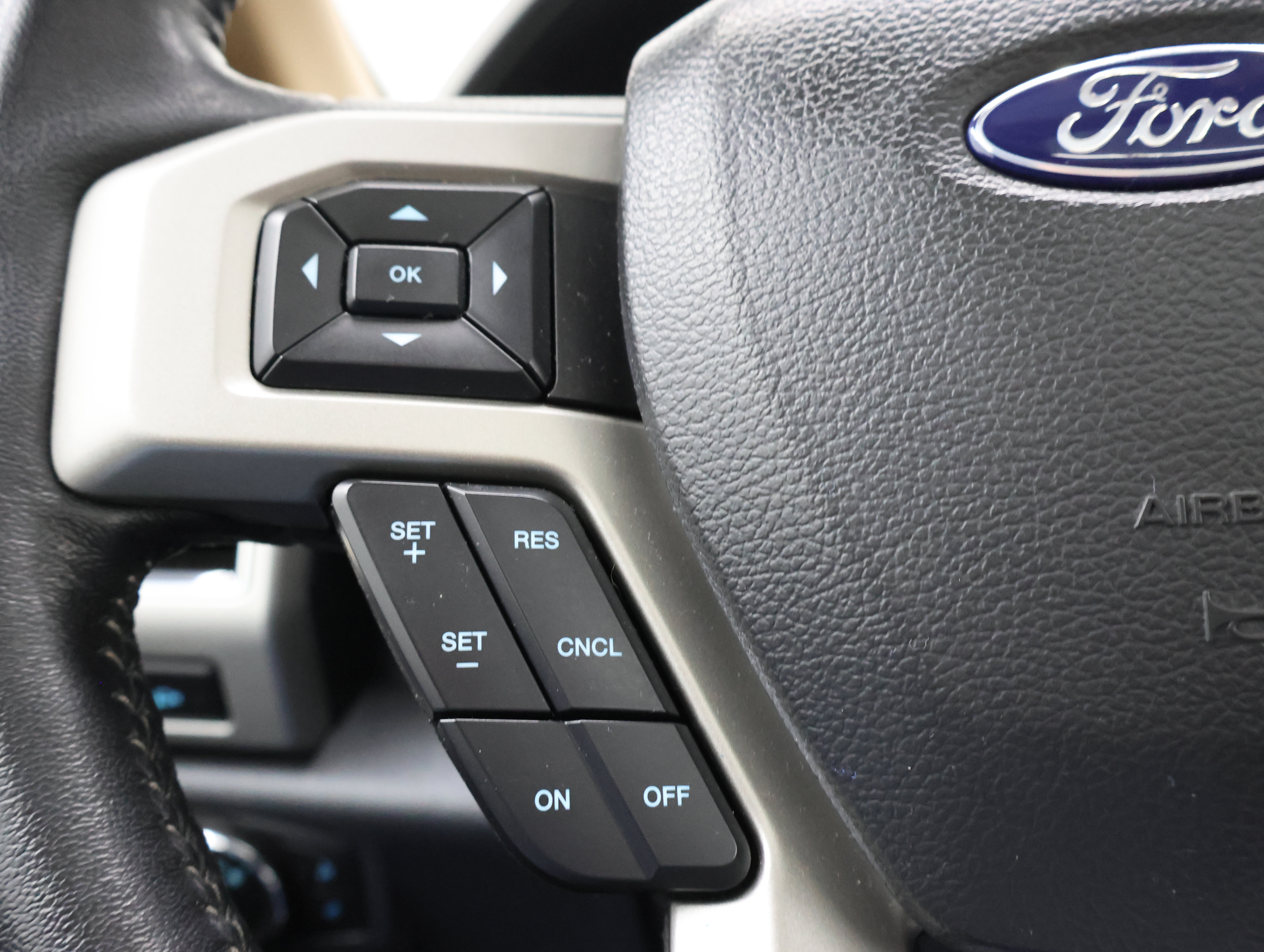 Used 2022 Ford F350 Lariat w/ Lariat Ultimate Package AWD/4WD image 16