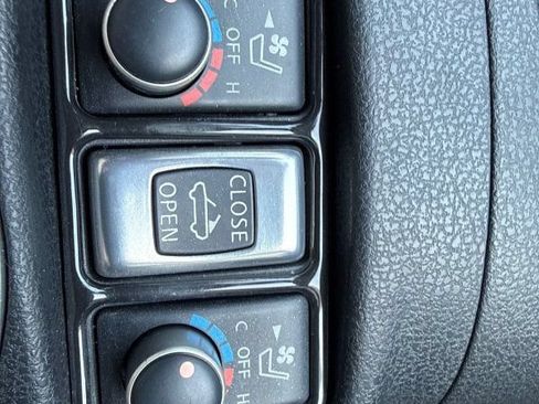 Used 2010 Nissan 370Z Touring RWD image 23