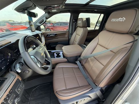 New 2026 Chevrolet Suburban High Country image 23